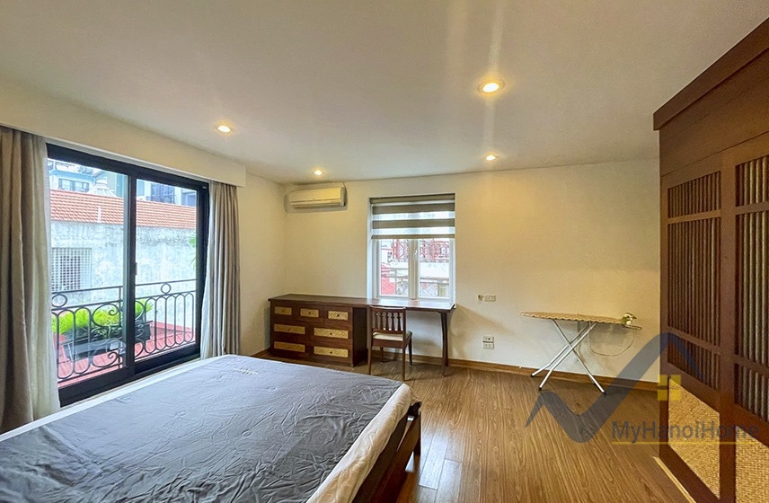 spacious-2bed-2-bath-apartment-in-tay-ho-for-rent-xuan-dieu-str-9