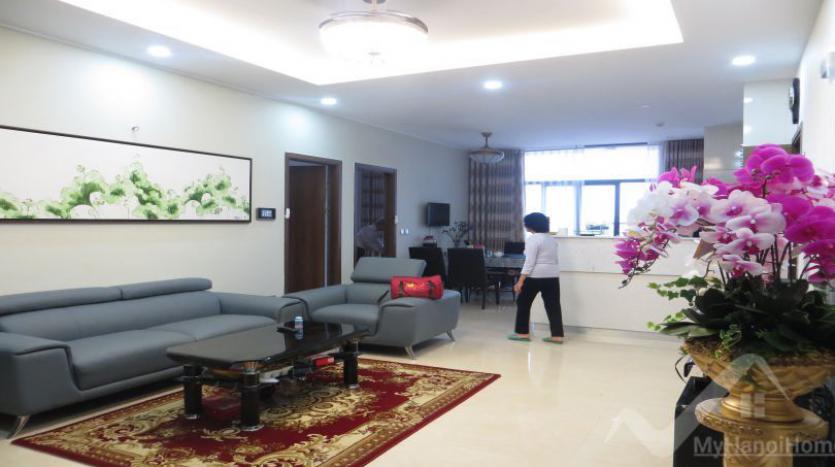 spacious-4-bedroom-apartment-for-rent-in-trang-an-complex-furnished-15