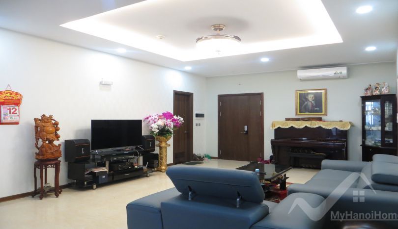spacious-4-bedroom-apartment-for-rent-in-trang-an-complex-furnished-17