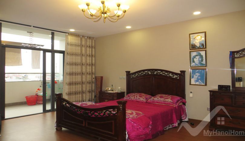 spacious-4-bedroom-apartment-for-rent-in-trang-an-complex-furnished-20