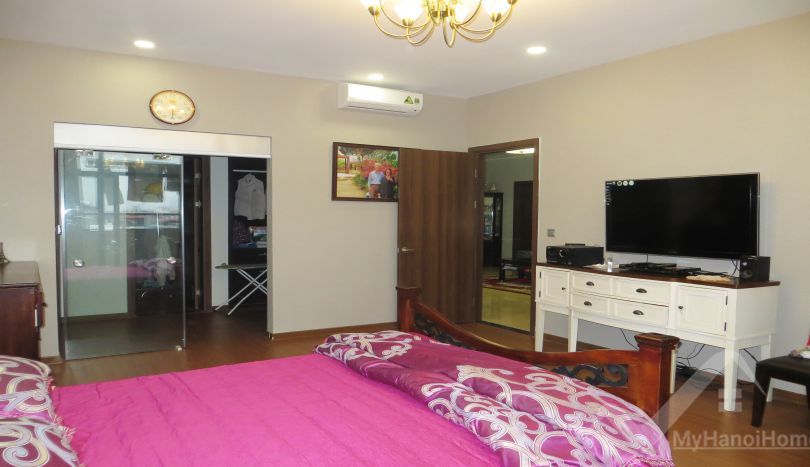 spacious-4-bedroom-apartment-for-rent-in-trang-an-complex-furnished-21