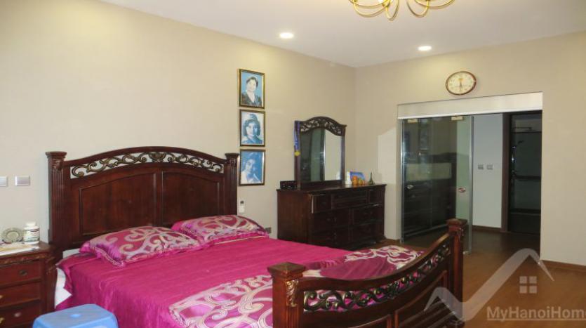 spacious-4-bedroom-apartment-for-rent-in-trang-an-complex-furnished-22
