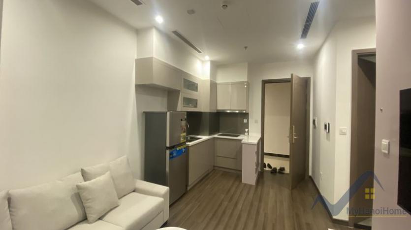 spacious-apartment-for-rent-in-vinhomes-symphony-2bed-1bath-2