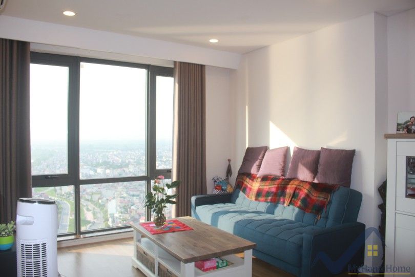 spacious-furnished-2-bedroom-apartment-rental-in-mipec-riverside-hanoi-1