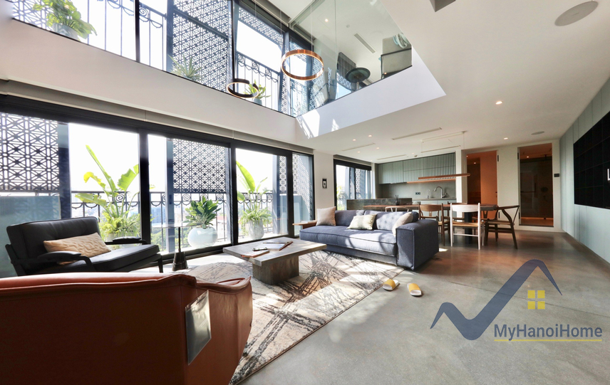 spacious-penthouse-to-rent-in-hoan-kiem-district-2-bedrooms-1