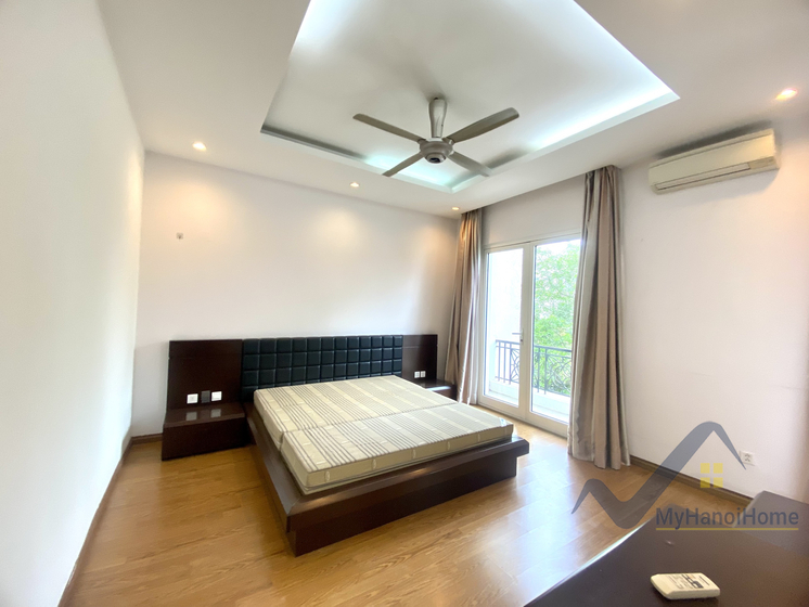 spacious-vinhomes-riverside-hanoi-villa-rental-with-furnished-12