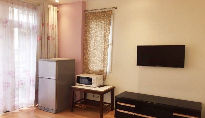 studio-apartment-for-rent-on-xuan-dieu-street-elevator-room-access-8