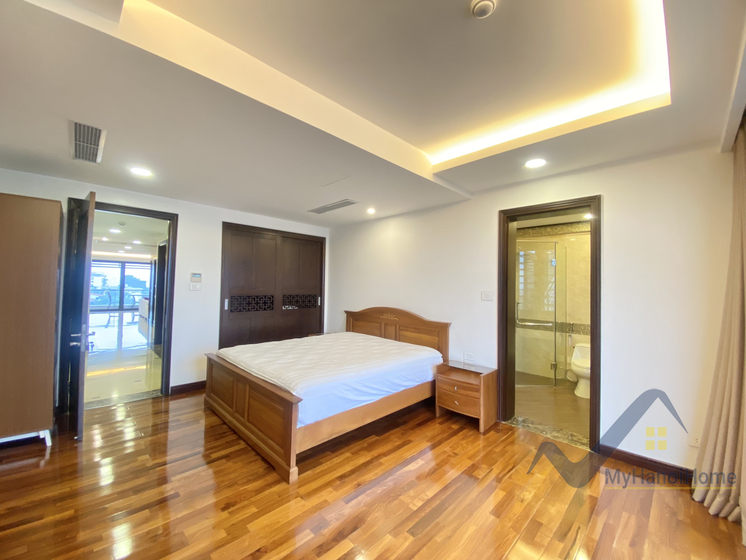 sunny-3-bedroom-serviced-apartment-in-tay-ho-to-rent-balcony-33
