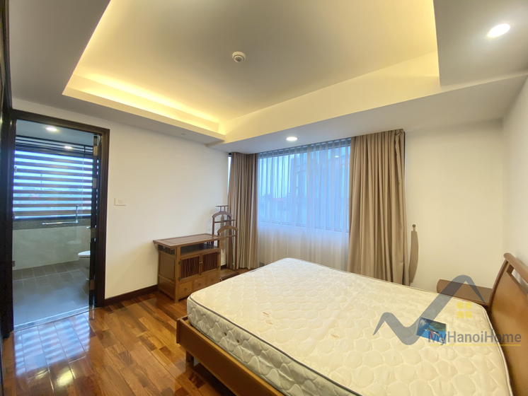 sunny-3-bedroom-serviced-apartment-in-tay-ho-to-rent-balcony-37