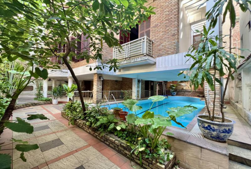 Swimming pool house to rent in Xuan Dieu, Tay Ho 5bed