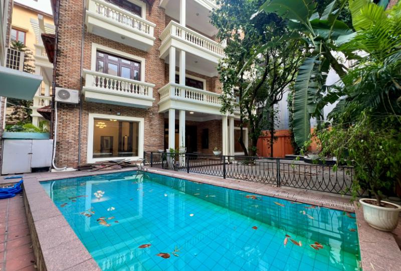 Swimming pool villa in Tay Ho for rent on To Ngoc Van str