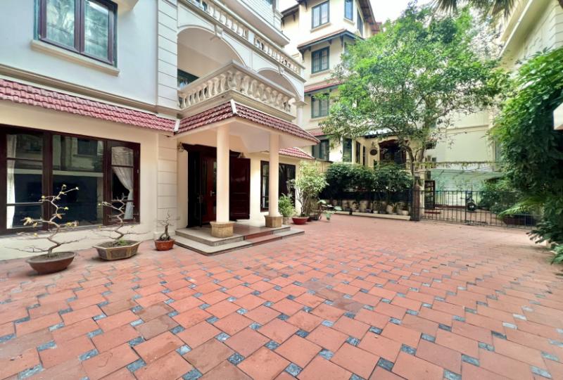 Tay Ho house rental on To Ngoc Van street with French style