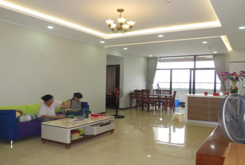 Trang An Complex apartment for rent with 3 bedrooms furnished