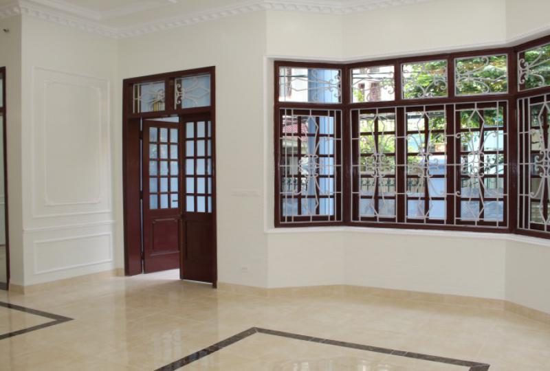 Unfurnished house in Tay Ho Hanoi to rent 5 bedrooms