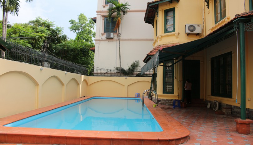 villa-for-rent-tay-ho-outdoor-swimming-pool-car-access-32