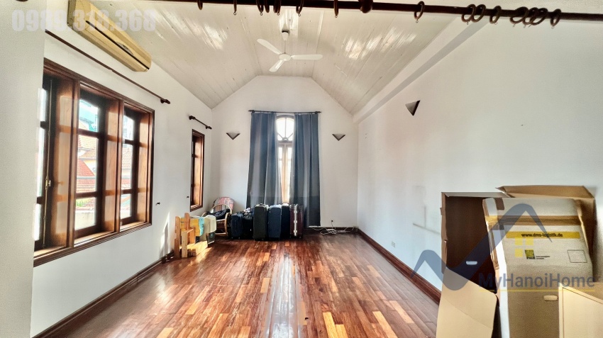 villa-in-tay-ho-for-rent-with-swimming-pool-on-to-ngoc-van-18