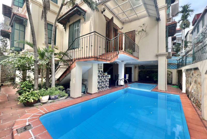 Villa in Tay Ho for rent with swimming pool on To Ngoc Van