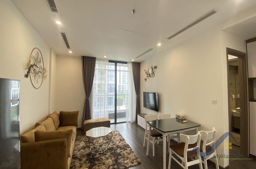 vinhomes-symphony-apartment-with-2bed-2bath-for-rent-2