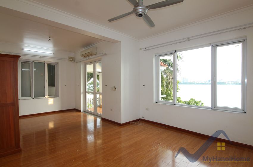 westlake-house-in-tay-ho-for-rent-with-car-parking-14