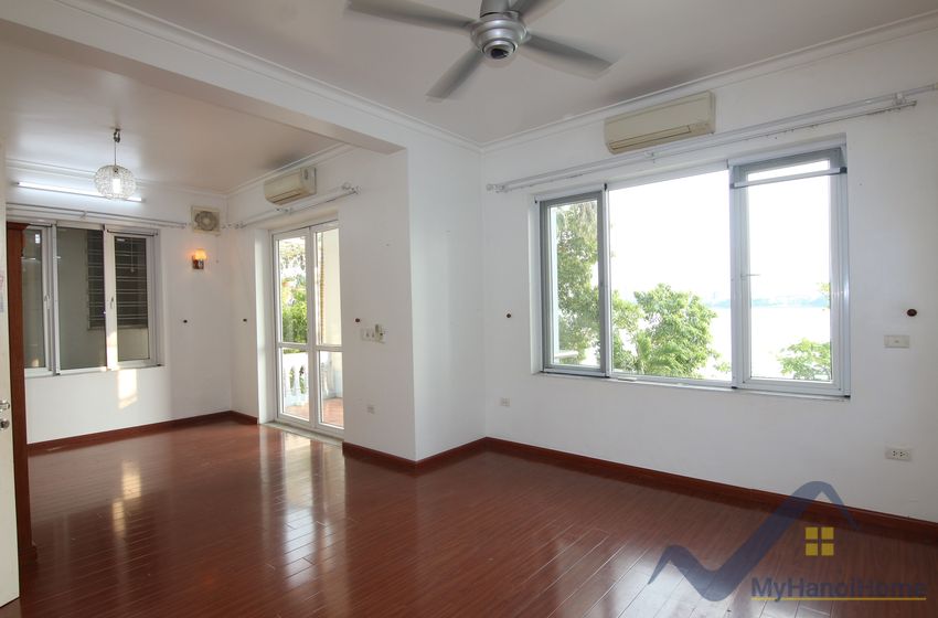 westlake-house-in-tay-ho-for-rent-with-car-parking-7
