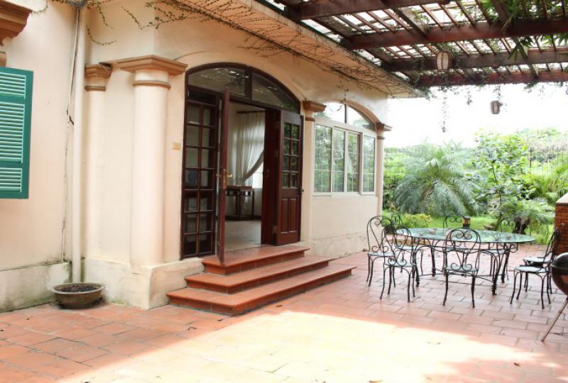 Westlake Tay Ho house for rent with garden 5 beds large terrace