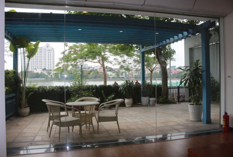 Westlake view 2 bedroom apartment in Tay Ho Quang An street