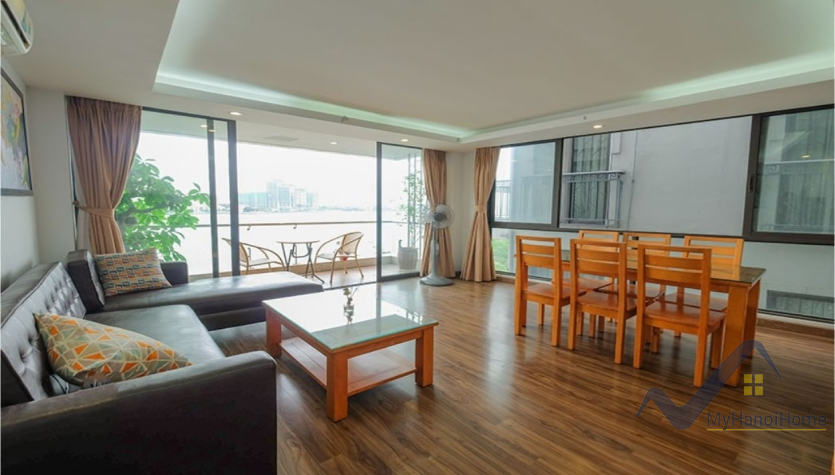 westlake-view-2-bedroom-apartment-in-tay-ho-rent-on-nhat-chieu-2