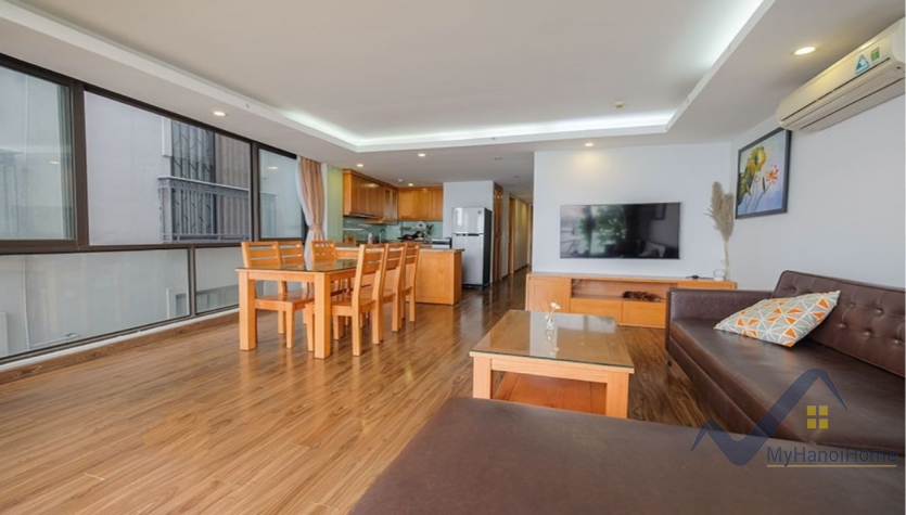 westlake-view-2-bedroom-apartment-in-tay-ho-rent-on-nhat-chieu-4