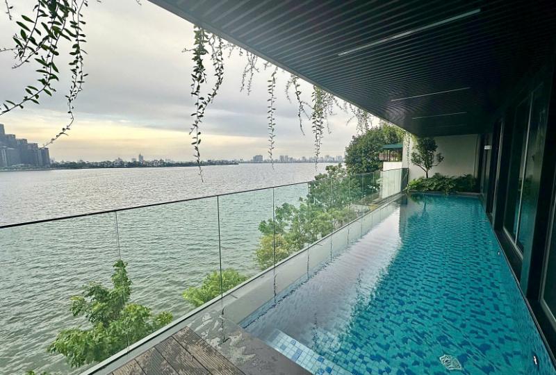 Westlake view villa in Tay Ho for rent with swimming pool